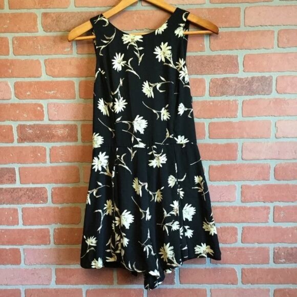 ASTR The Label Women's Romper Sleeveless Floral Black Size M shorts one piece - Picture 2 of 9